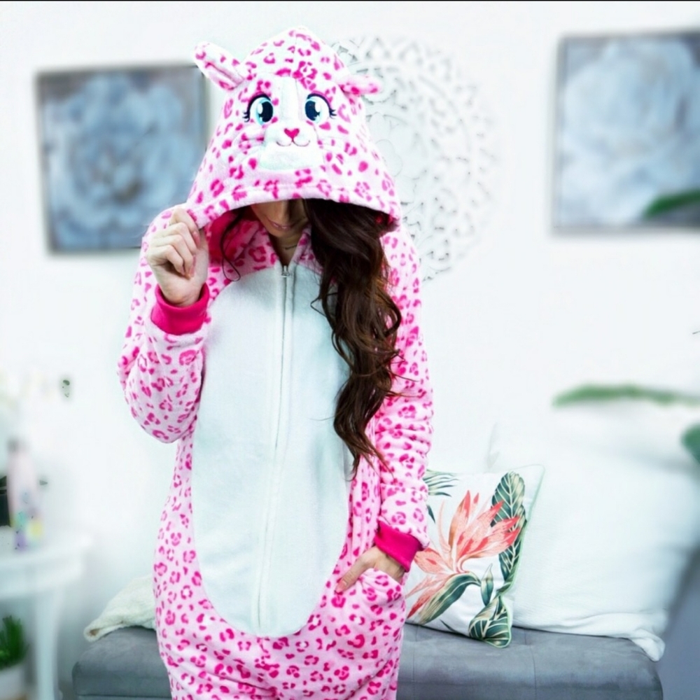 ‼️CLEARANCE PRICE FIRM‼️Pink Leopard Print Onesie😻 - Picture 2 of 8